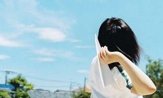 泅渡这荒唐的人生