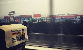 穹顶之下，两手空空地穿行一年