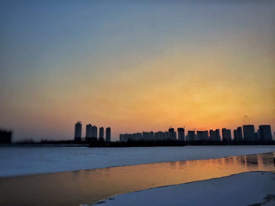 冬日沈阳：余晖洒在浑河上