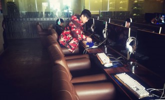 「网咖服务员」陈龙：加辣便有家乡味，忙点就是过年乐
