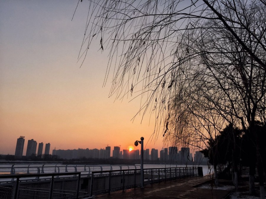 冬日沈阳：余晖洒在浑河上
