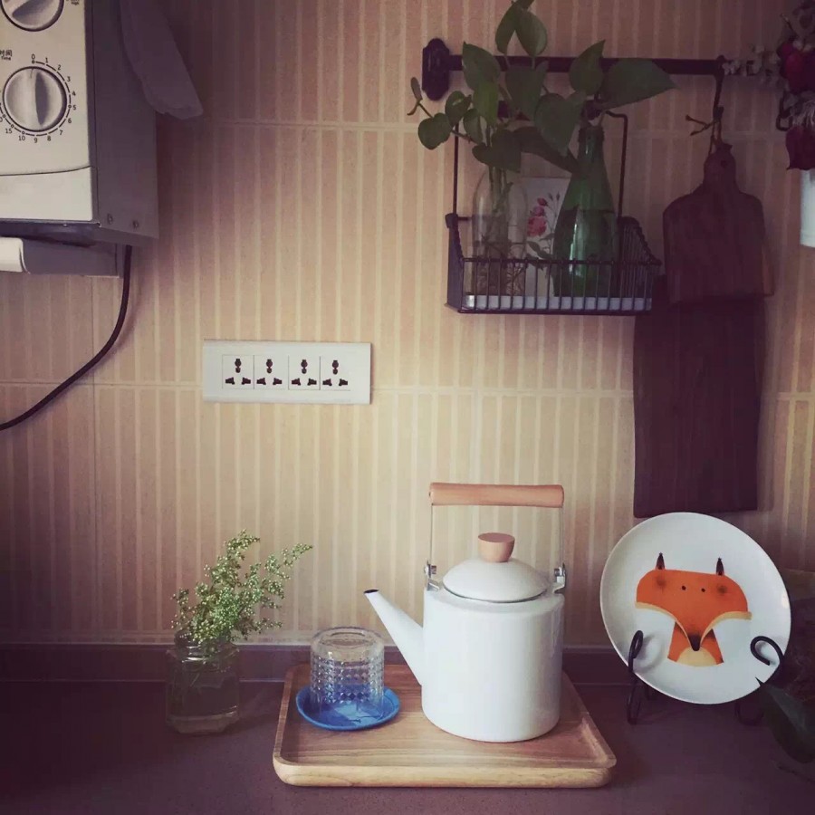 窗外叶落，我在半城