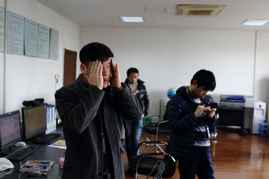 3月16日，刚刚经历一场考试，王亚林感觉有点疲倦。