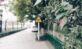 开洗车店的女人
