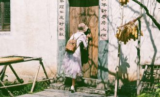总能在生活里读到一个好故事的开头
