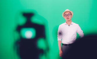 安安静静地闭嘴不好吗？为什么要乘风破浪什么都讲？